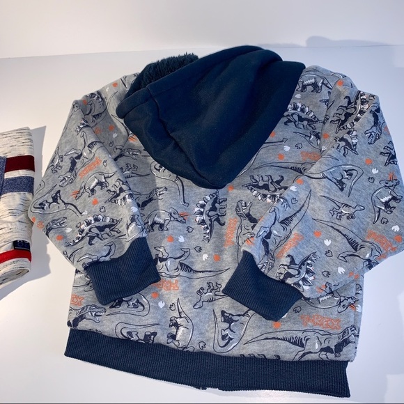 S10PE Boys hoodie
NWT - Picture 3 of 3